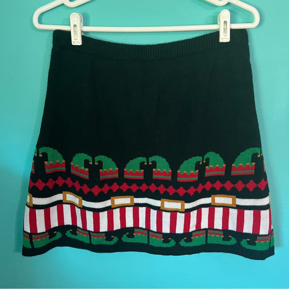 #903 EUC To From Christmas Knit Skirt with Elf Hat Pattern Size XL
